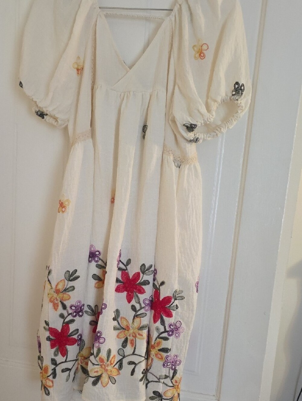 Easel Cream Embroidered Puff-Sleeve Floral Midi Dress - Picture 3 of 6